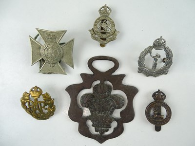 Lot 186 - A group of military cap badges as lotted(6)
