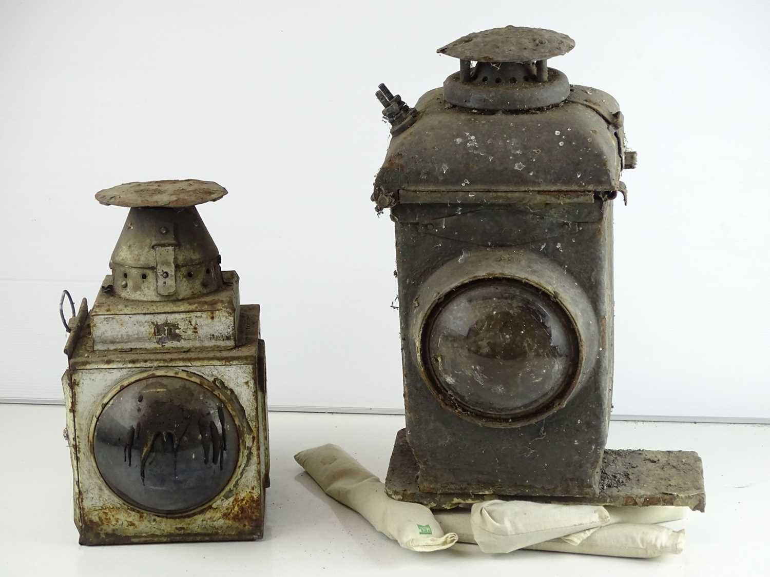 Lot 196 - A pair of railway lamps (2)