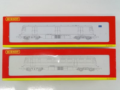 Lot 563 - A pair of HORNBY GWR diesel railcars both in...