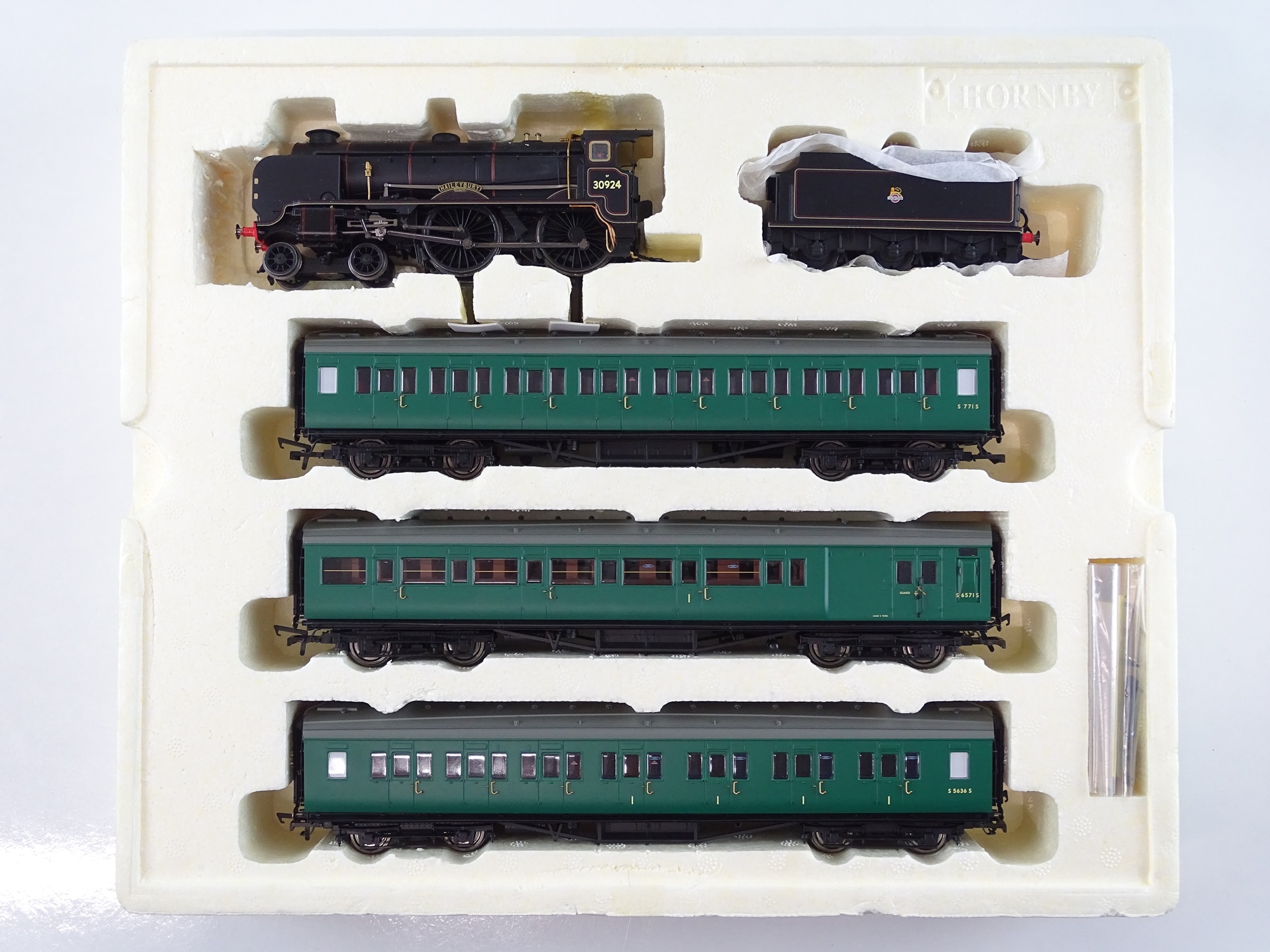 Lot 581 - A HORNBY R2815 'Southern Suburban 1957'