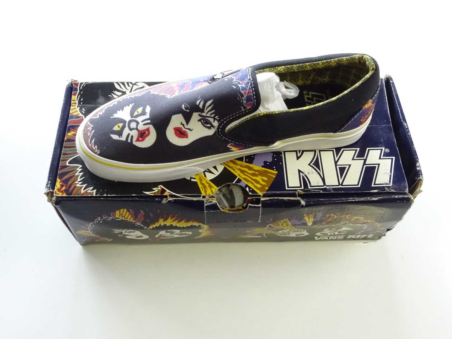 Lot 448 - KISS - A group of promotional / licensed items...