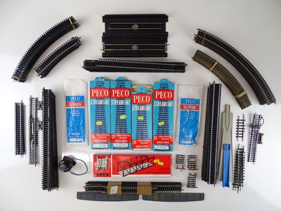 Lot 60 - A quantity of track and accessories by PECO...