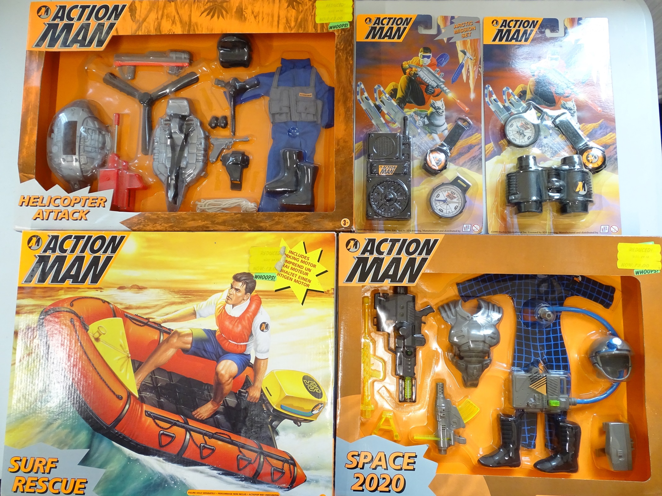 Lot 115 - A group of 1990s ACTION MAN clothing and