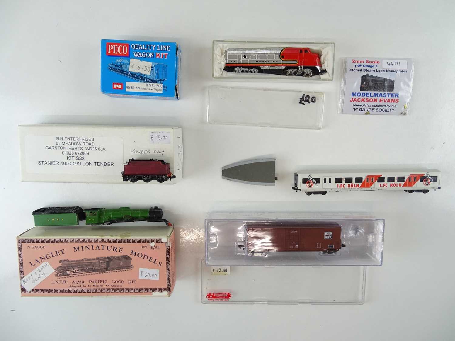 Lot 133 - A group of N Gauge items to include a kitbuilt...