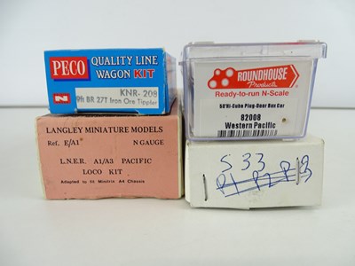 Lot 133 - A group of N Gauge items to include a kitbuilt...