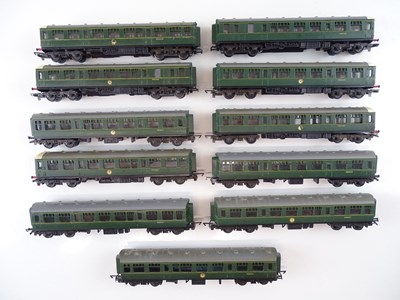 Lot 155 - A group of TRI-ANG TT Gauge unboxed Class 104...