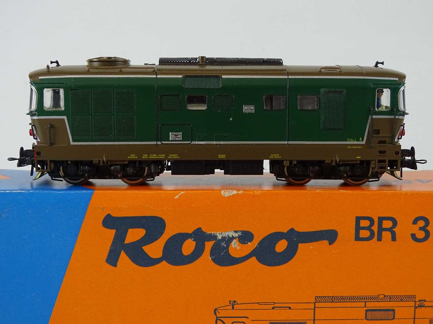 Lot 165 - A ROCO HO Gauge Italian Outline 43445B D345...