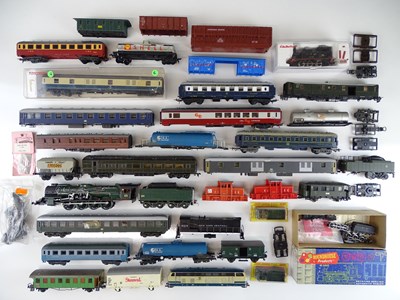 Lot 88 - A large quantity of HO Gauge locos and rolling...