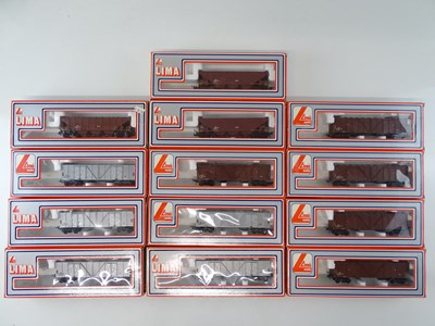 Lot 185 - A group of South African outline HO Gauge LIMA...