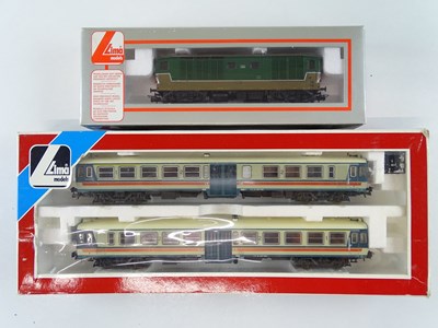 Lot 194 - A pair of LIMA Italian Outline HO Gauge items...