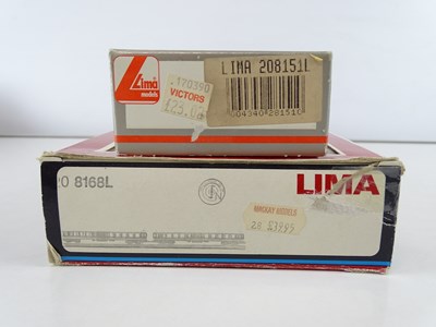 Lot 194 - A pair of LIMA Italian Outline HO Gauge items...