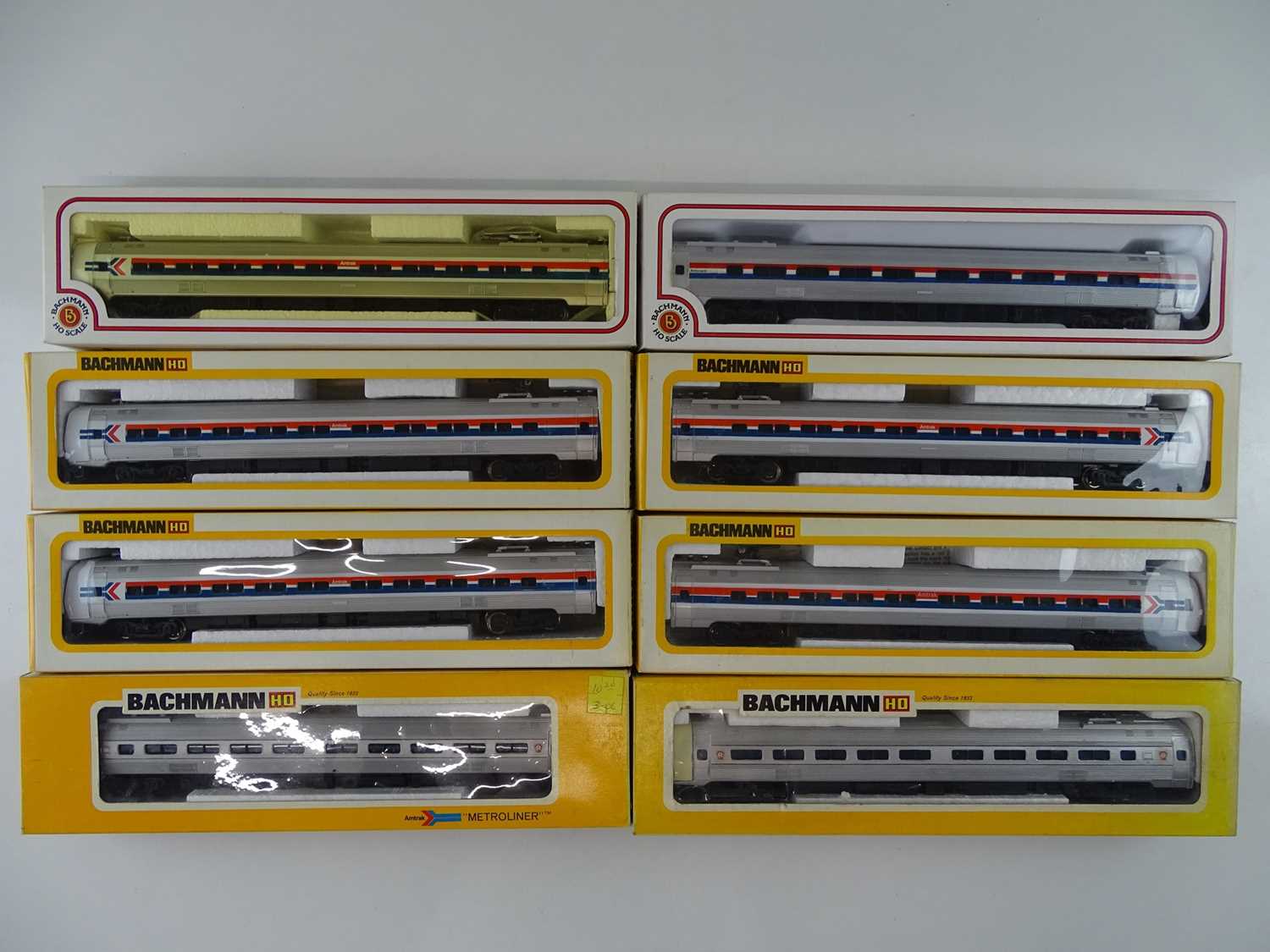 Lot 223 - A group of HO Gauge BACHMANN American Outline...