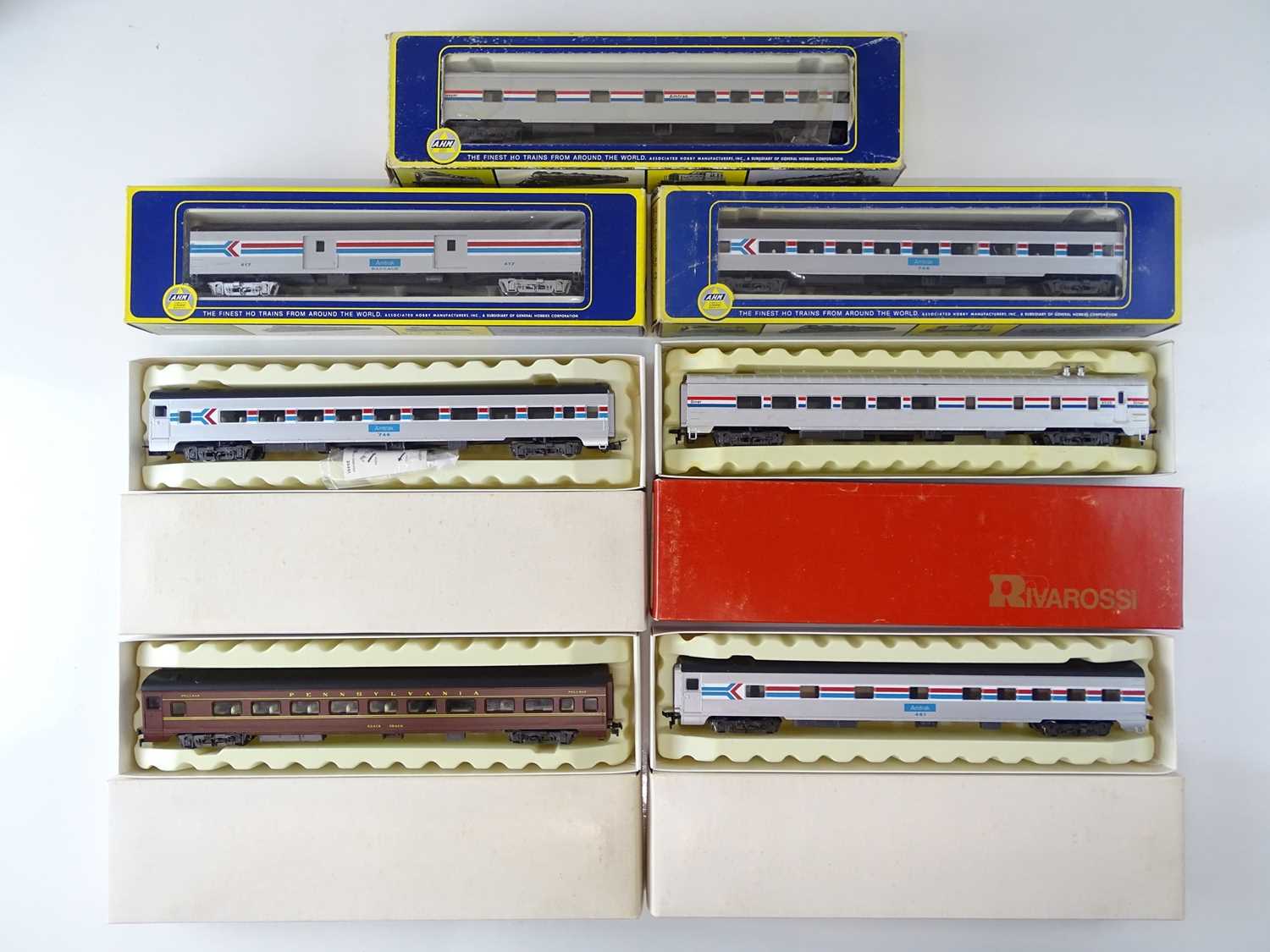 Lot 233 - A group of American Outline HO Gauge passenger...