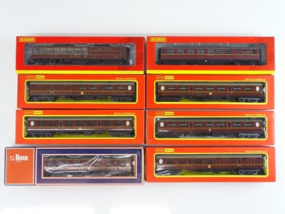 Lot 323 - A group of mostly HORNBY OO Gauge coaches to...