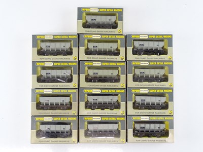 Lot 355 - A rake of OO Gauge WRENN W4644 hopper wagons -...