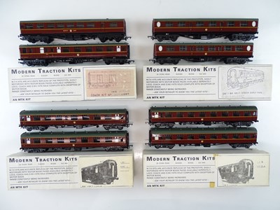 Lot 364 - A group of MODERN TRACTION KITS OO Gauge kit...