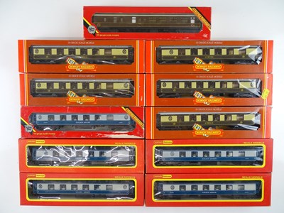 Lot 369 - A quantity of HORNBY OO Gauge Pullman coaches...