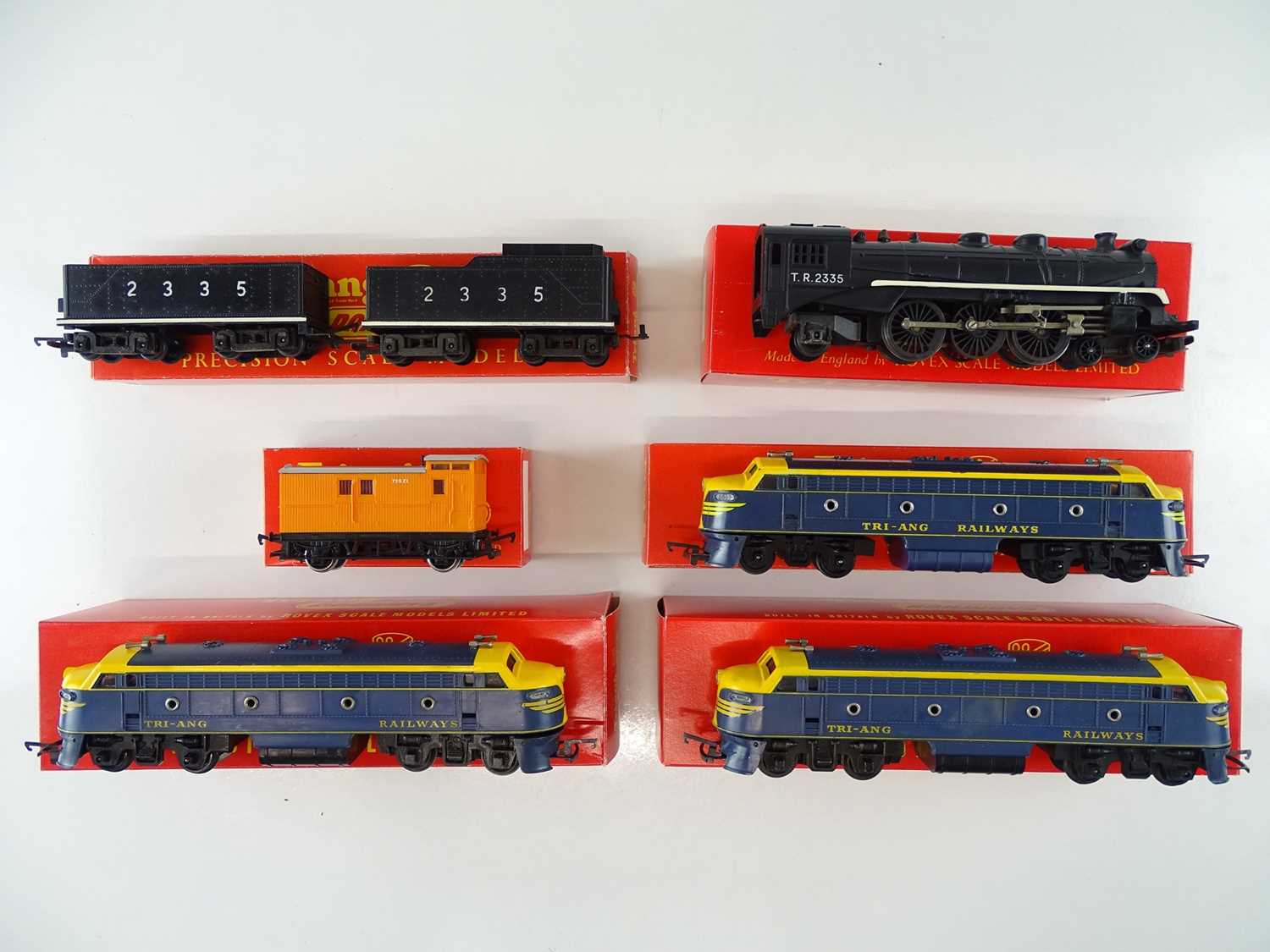 Lot 403 - A group of OO Gauge TRI-ANG Transcontinental Lot 403 - A group of OO Gauge TRI-ANG Transcontinental