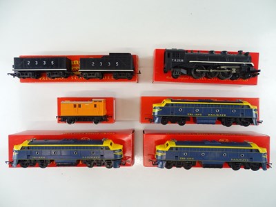 Lot 370 - A group of TRI-ANG Transcontinental OO Gauge...