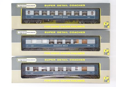 Lot 385 - A group of OO Gauge WRENN Pullman coaches in...