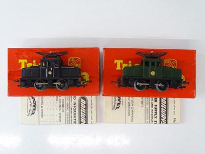 Lot 386 - A pair of OO Gauge TRI-ANG steeple cab...