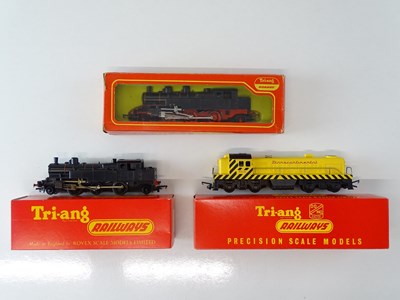 Lot 403 - A group of OO Gauge TRI-ANG Transcontinental...