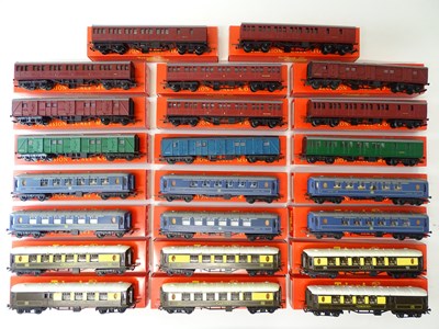 Lot 416 - A large group of TRI-ANG OO Gauge passenger...