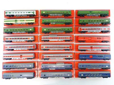 Lot 419 - A large quantity of OO Gauge TRI-ANG...