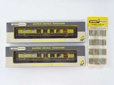 Lot 428 - A pair of WRENN OO Gauge Pullman coaches...