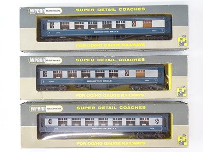 Lot 429 - A group of OO Gauge WRENN Pullman coaches in...