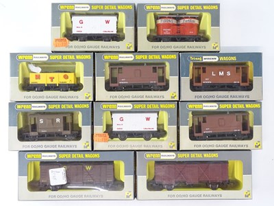 Lot 440 - A mixed group of WRENN OO gauge wagons - VG in...