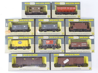 Lot 442 - A mixed group of WRENN OO gauge wagons - VG in...