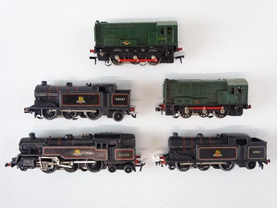 Lot 470 - A group of HORNBY DUBLO OO Gauge 3-rail...