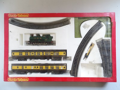 Lot 477 - A HORNBY OO Gauge GWR Passenger Train set...