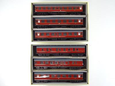 Lot 531 - A pair of ACE TRAINS O Gauge BR Mark 1 coach...