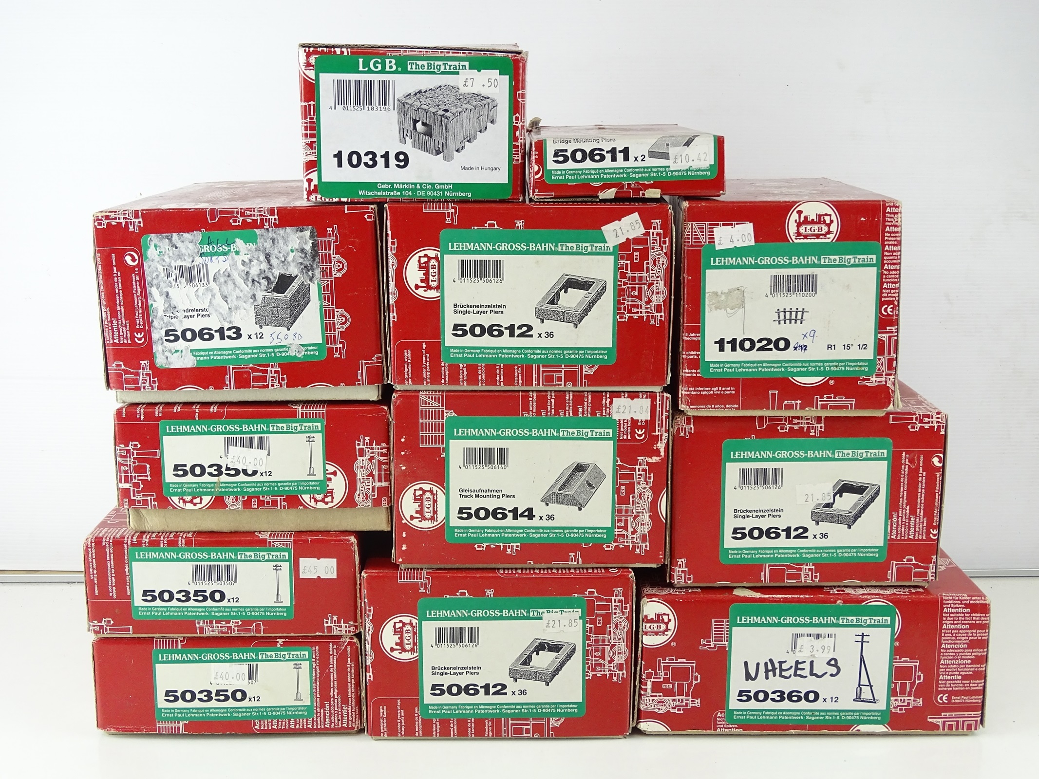 Lot 582 A group of LGB G Scale accessories including